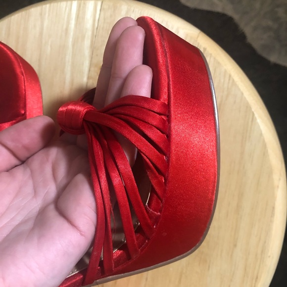 Red satin open toe heels - Picture 4 of 5